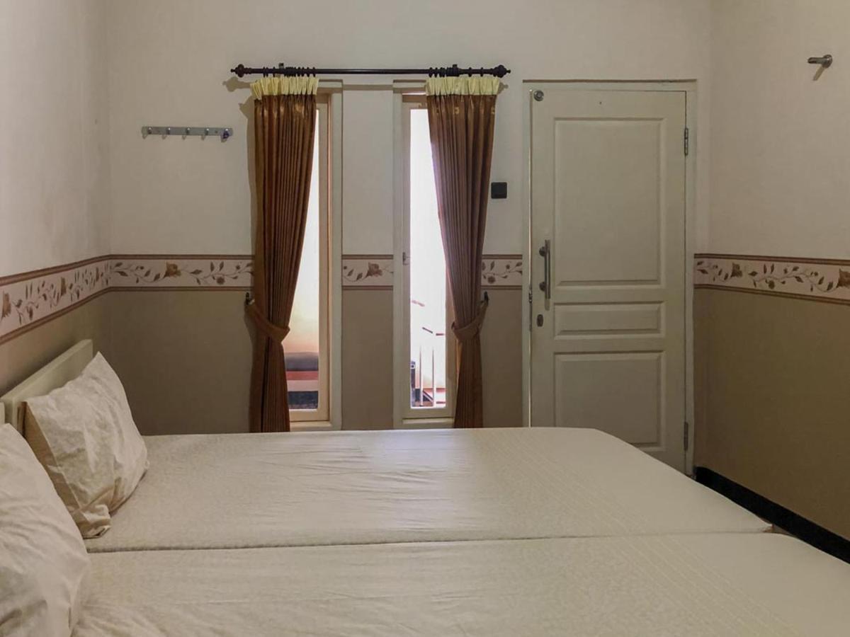 Hotel Reddoorz Syariah Near Pasar Sleko